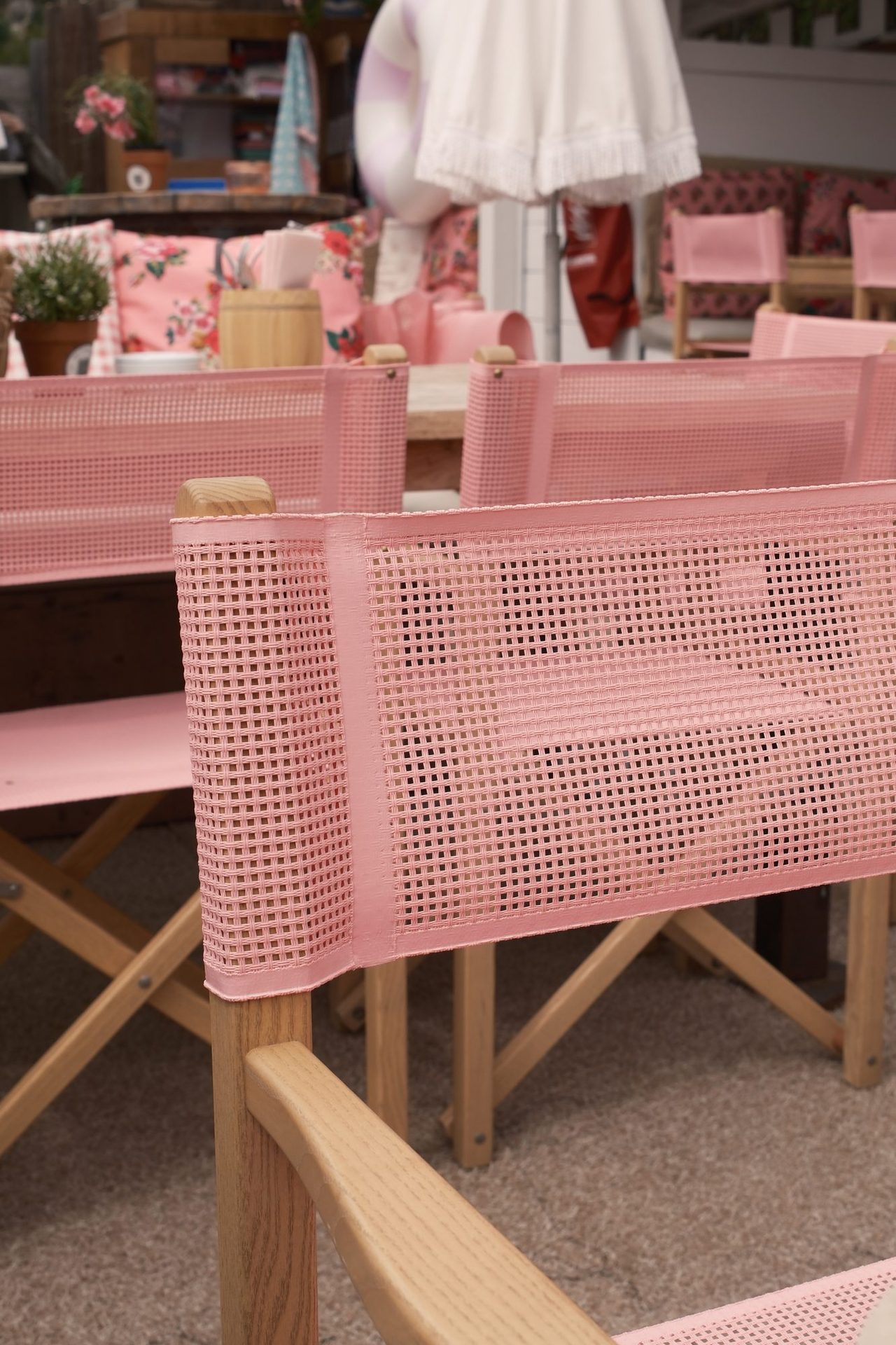 Texture toile tissée rose, détail fauteuil
